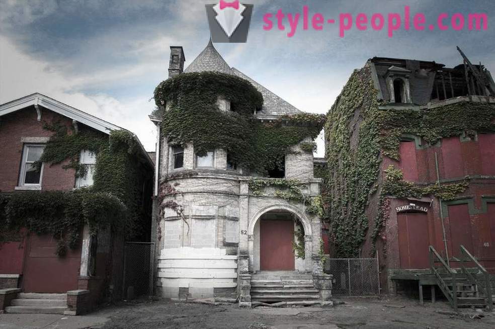 The history of these haunted houses