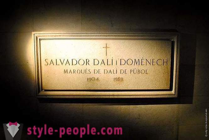 Salvador Dali Museum and the castle of his wife