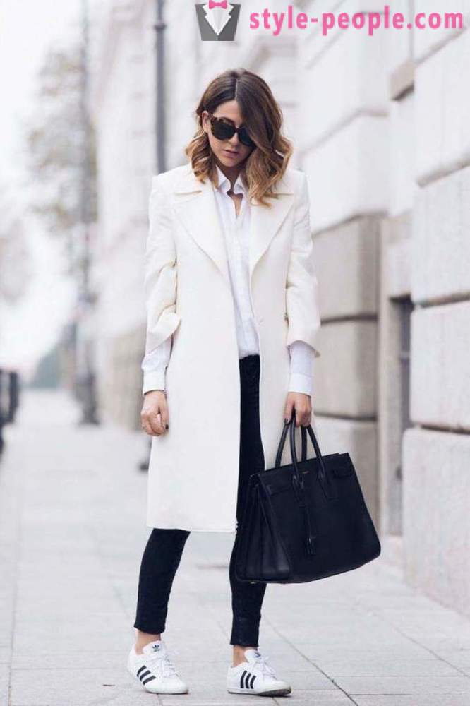 From what to wear a white coat: features, types and the best combination of
