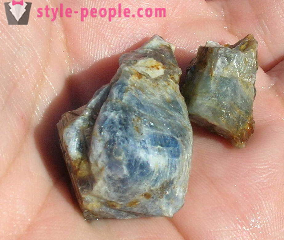 Star sapphire: stone description, photos in jewelry