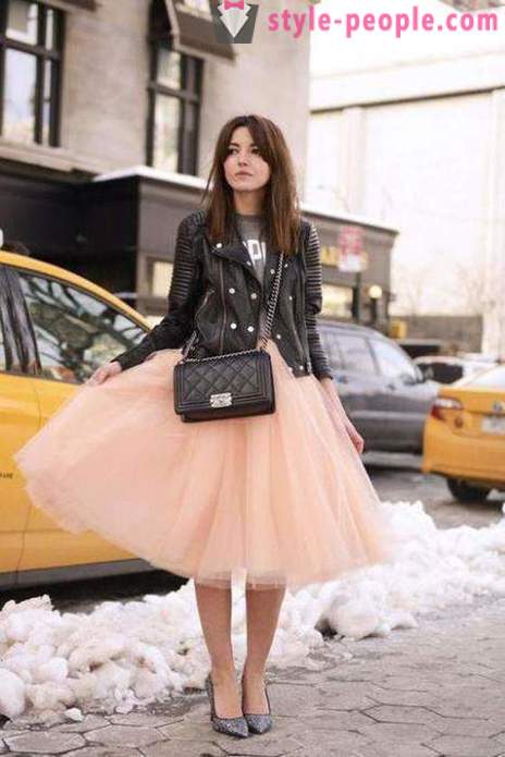 From what to wear skirt-pack: interesting ideas and recommendations of professionals