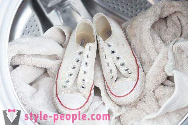 How to whiten your white sneakers at home? helpful hints