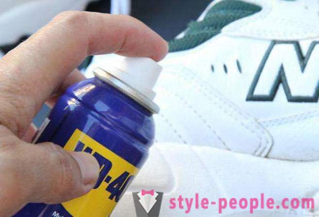 How to whiten your white sneakers at home? helpful hints