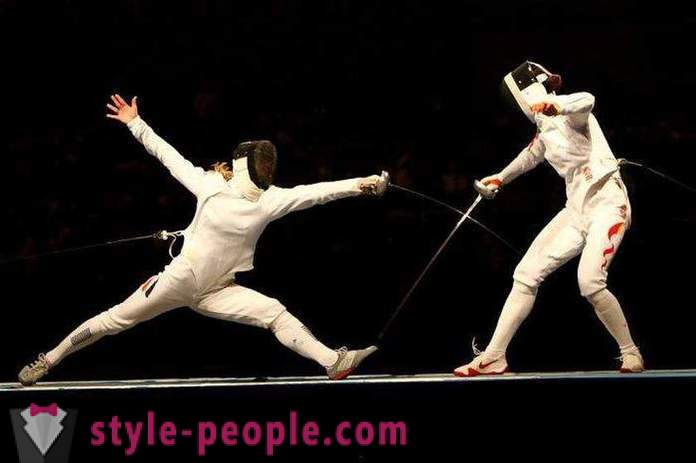 Epee and Foil: contrast, photos