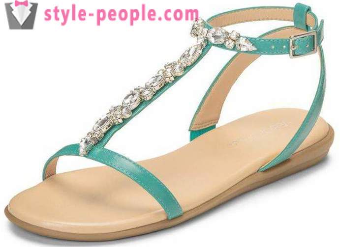 Trendy sandals without heel (photo)