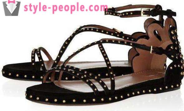 Trendy sandals without heel (photo)
