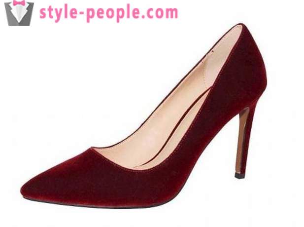 Court shoes on average heel: a review of the best styles and models
