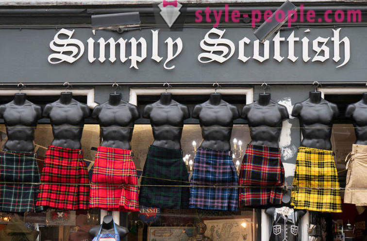 Where I went the custom of the Scots wear skirts?