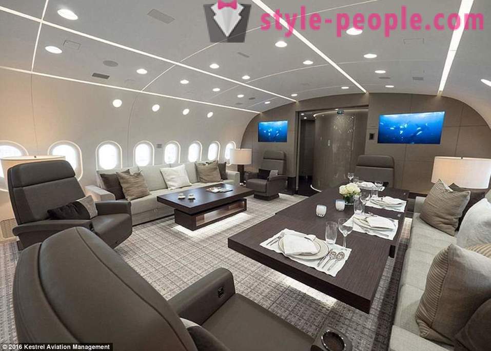 Penthouse on board for $ 25 000 per hour