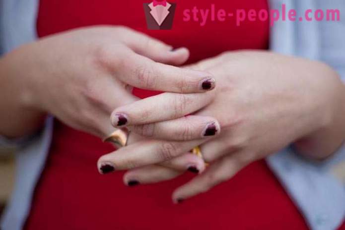 Daily habits that damage our nails