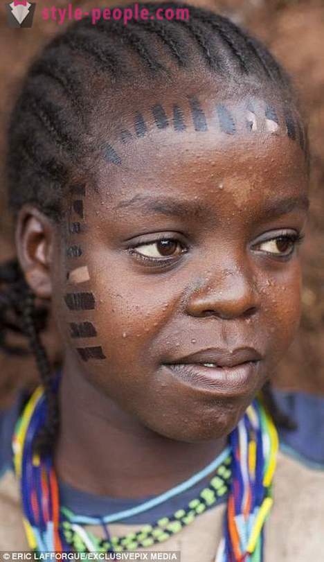 In Africa, the scars adorn not only men