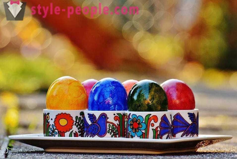 Traditions light of Easter in different countries