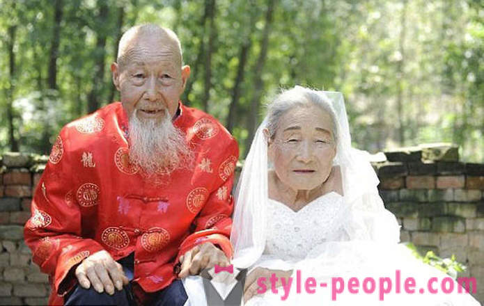 After 80 years of marriage, the couple finally made a wedding photo shoot