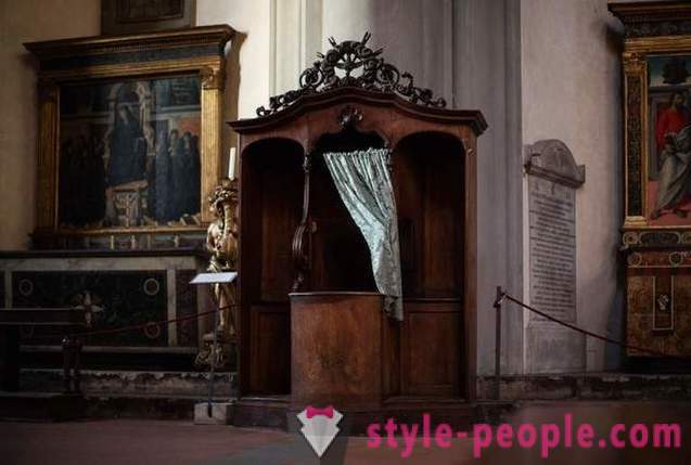 Confessionals in the Italian church. Photographer Marcella Hakbardt