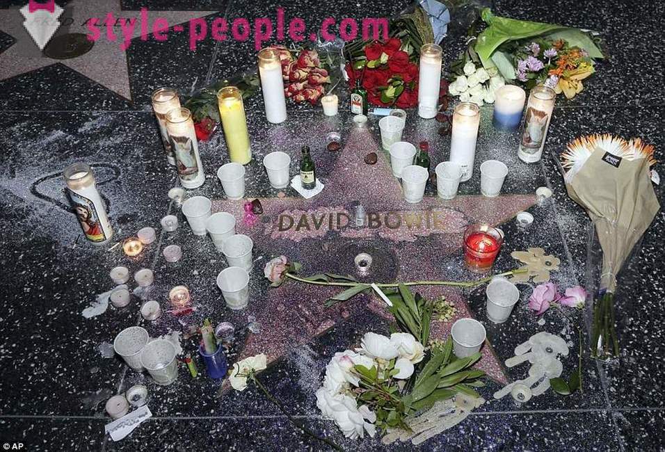 Fans bid farewell to David Bowie
