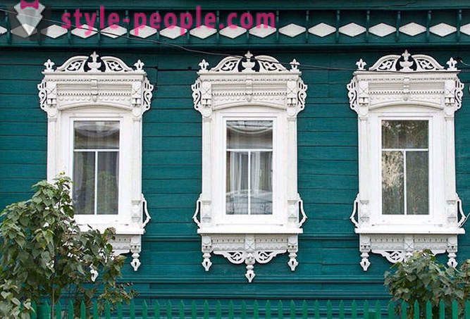 What talk window frames Russian houses