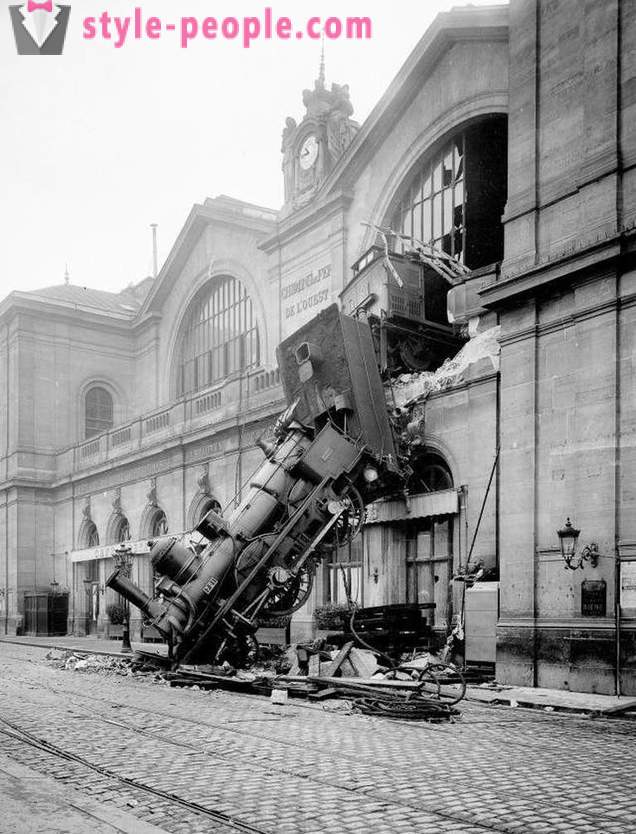 Train wreck at Montparnasse Station in 1895