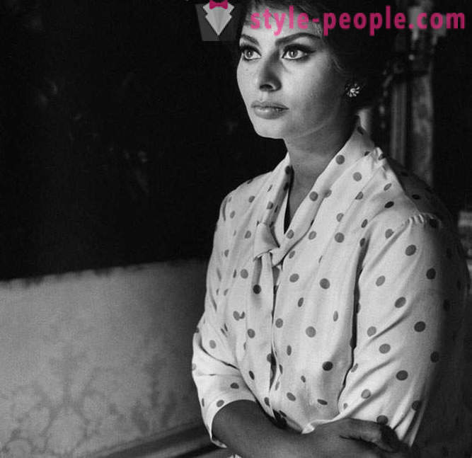 15 photos of Sophia Loren, not intended for publication