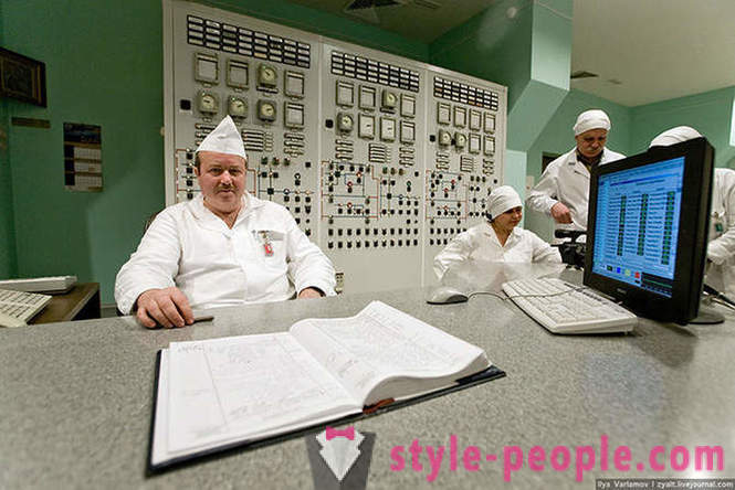 How does the Smolensk nuclear power plant