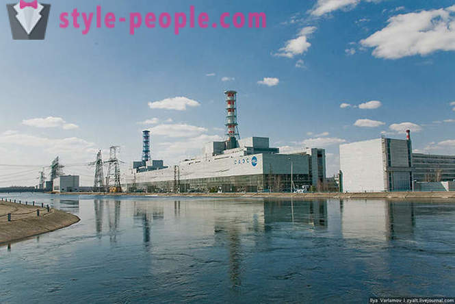 How does the Smolensk nuclear power plant