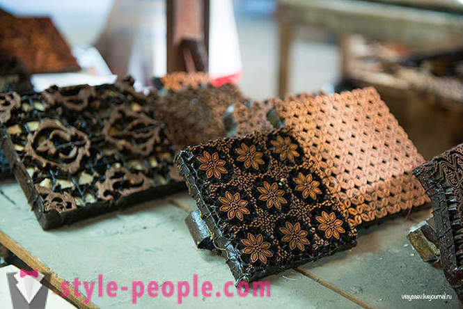 How to make batik in Indonesia