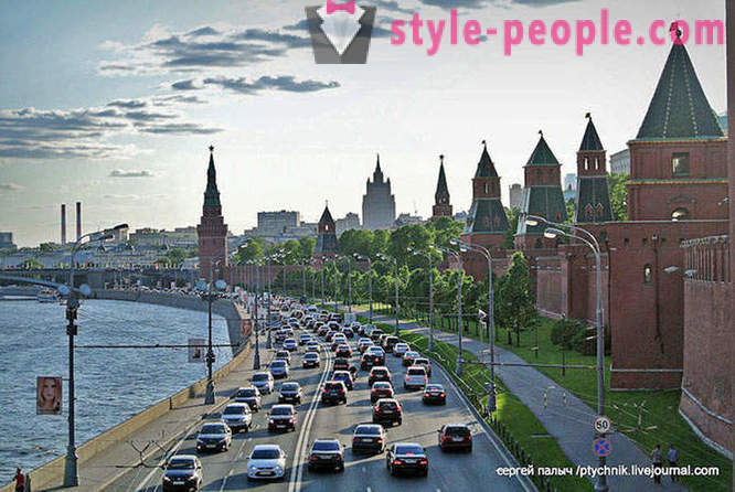 How did 10-way highway in the center of Moscow