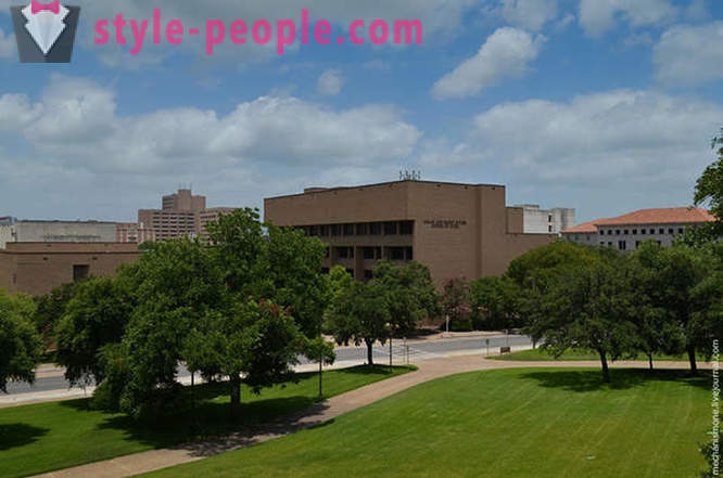 Walk to University of Texas