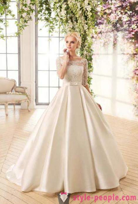 Satin wedding dress and its features
