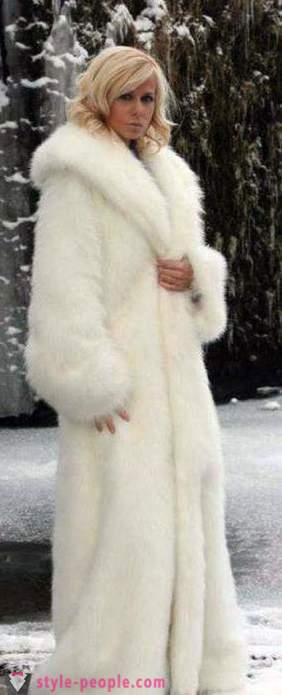 Stylish white coat: features, models