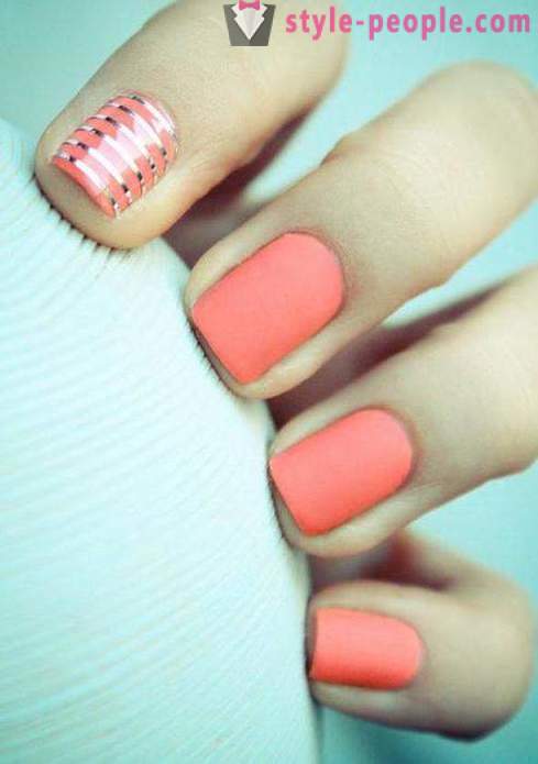 Manicure with stripes: Photo Design