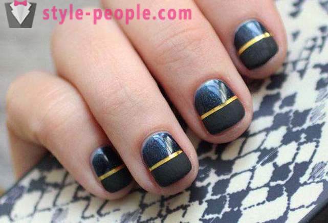Manicure with stripes: Photo Design