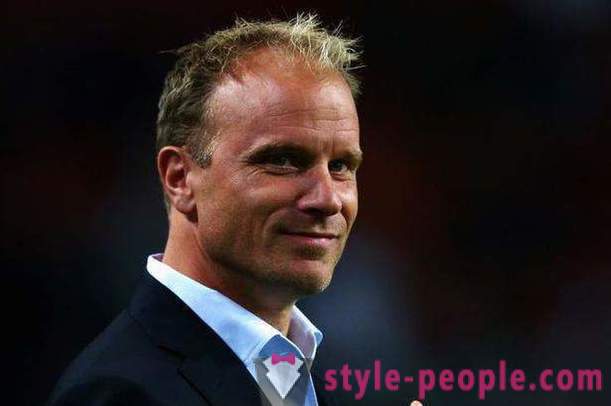 Dennis Bergkamp - Dutch football coach. Biography sports career