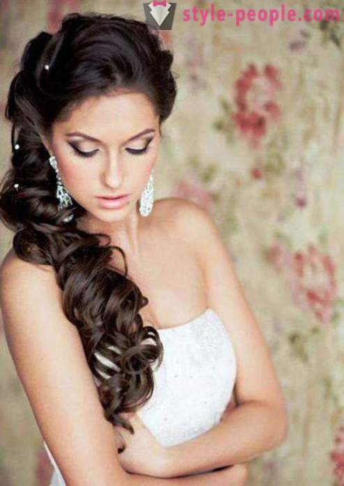 Hairstyle with side curls. Various options pilings, and step by step instructions to create them