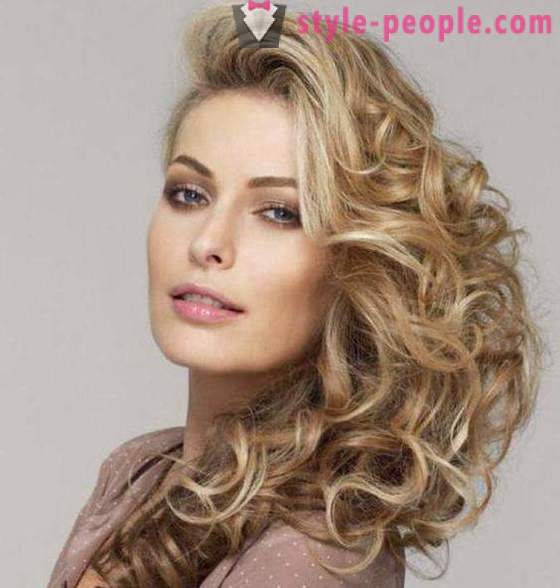 Hairstyle with side curls. Various options pilings, and step by step instructions to create them