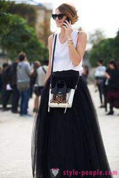 Maxi skirt: how to choose and what to wear?