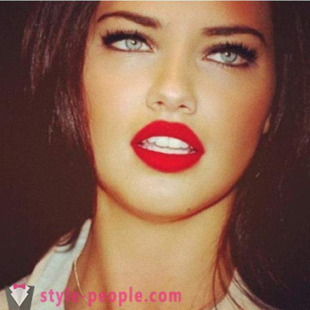 Makeup with red lipstick. The right makeup for brunettes and blondes