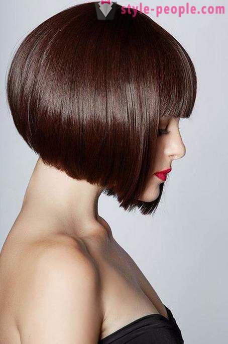 Short hairstyle for oval face (photo)