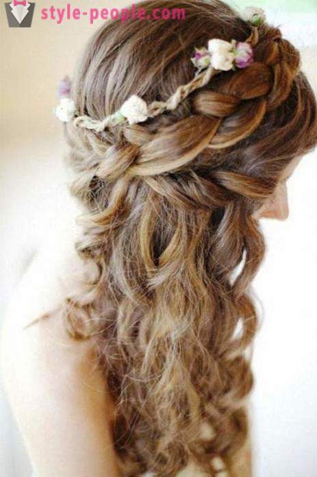 Holiday hairstyles for long hair for girls with their hands (photo)