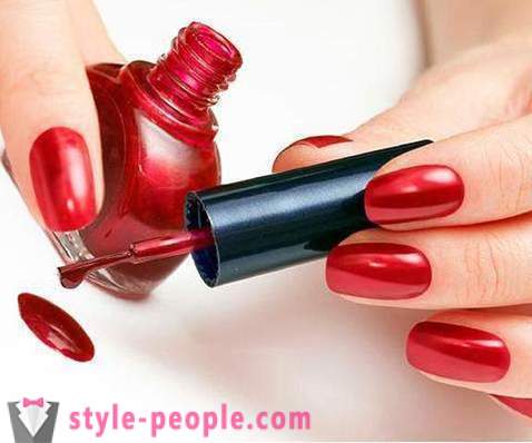 Red manicure and its features
