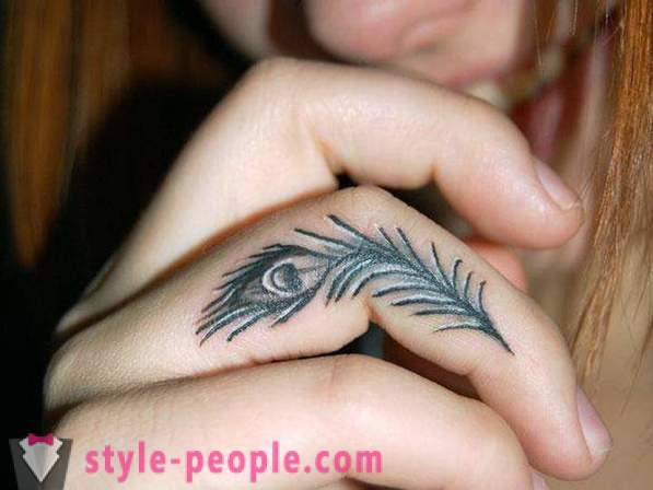 Tattoos on the fingers - a fashion trend!