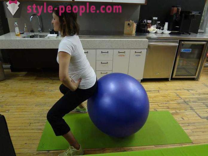 Gymnastic ball: slimming exercises