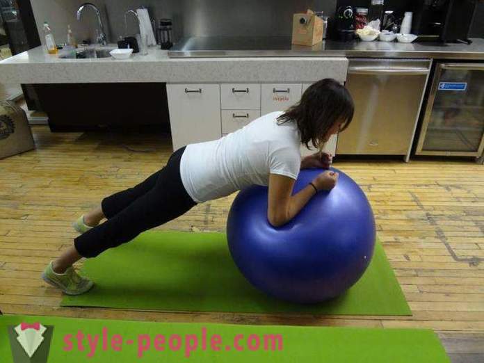 Gymnastic ball: slimming exercises