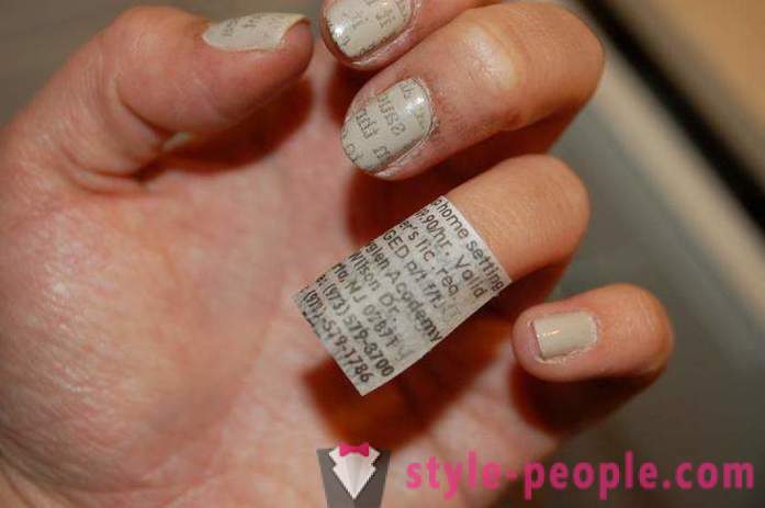 How to do a manicure by a newspaper