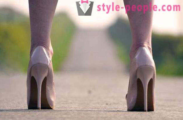 How to walk in high heels? How to do this easily and beautifully