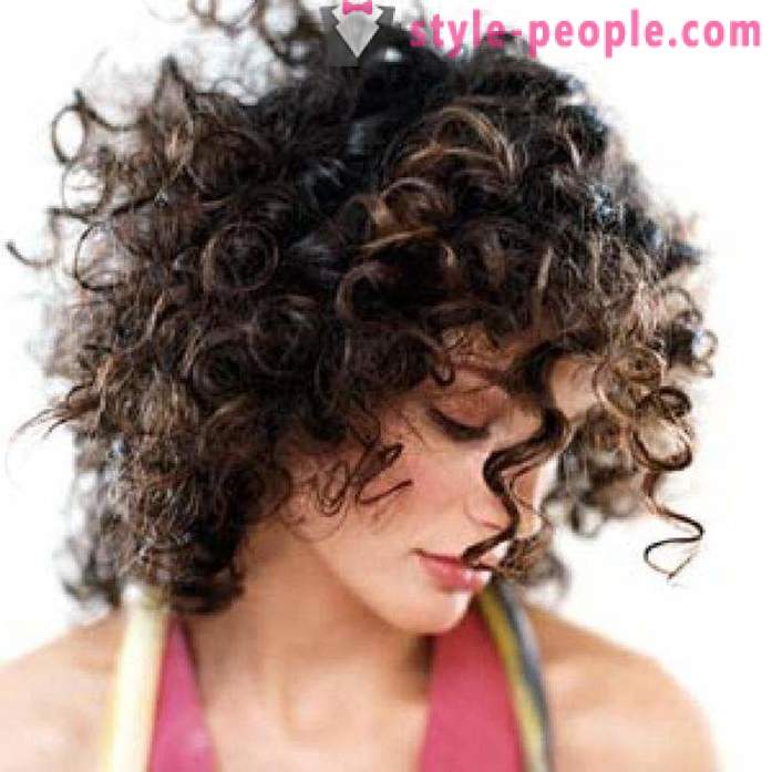 Curly hair: haircut and styling