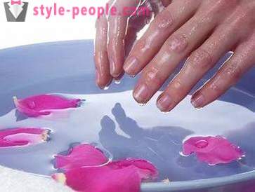 Simple and effective bath for nails at home