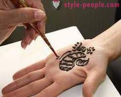 Temporary henna tattoo at home