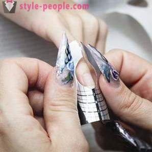 How to extend nails professionals?