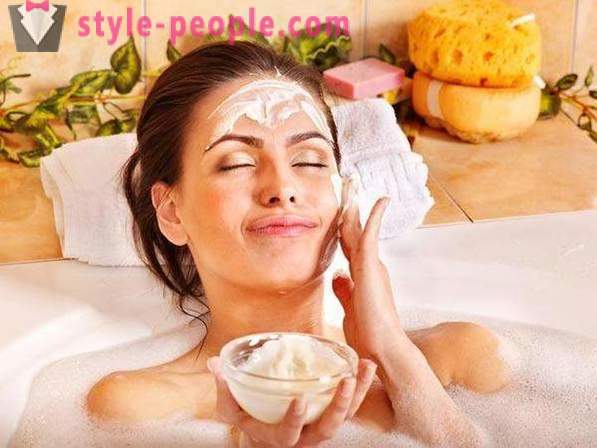 Care for your skin properly: facial mask of strawberry and other beauty secrets