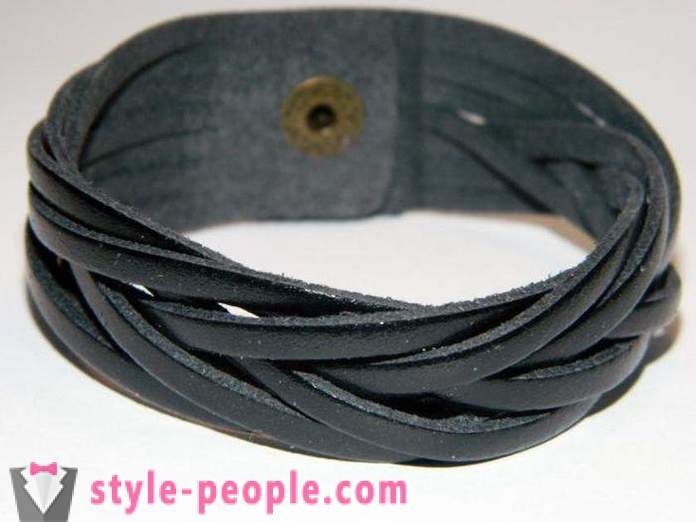 How to make bracelets made of leather with their hands?